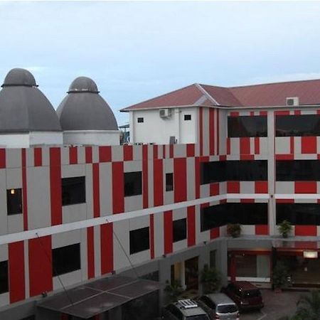 Aziza Hotel Pekanbaru Buitenkant foto